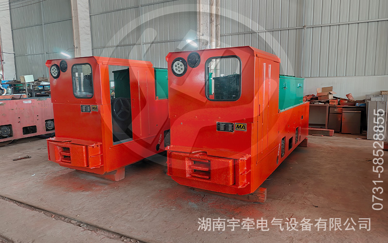 8噸蓄電池電機(jī)車發(fā)貨.jpg