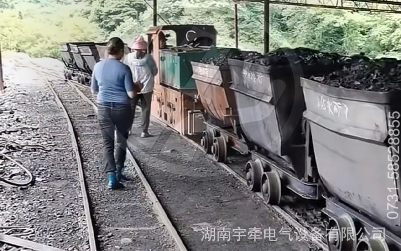 5噸防爆蓄電池電機(jī)車現(xiàn)場視頻.jpg