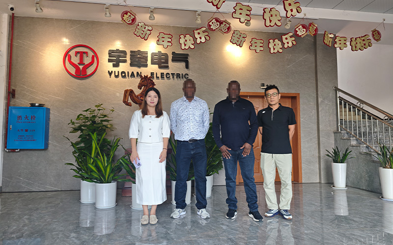 海外煤礦客戶(hù)來(lái)礦用電機(jī)車(chē)廠家考察5.jpg
